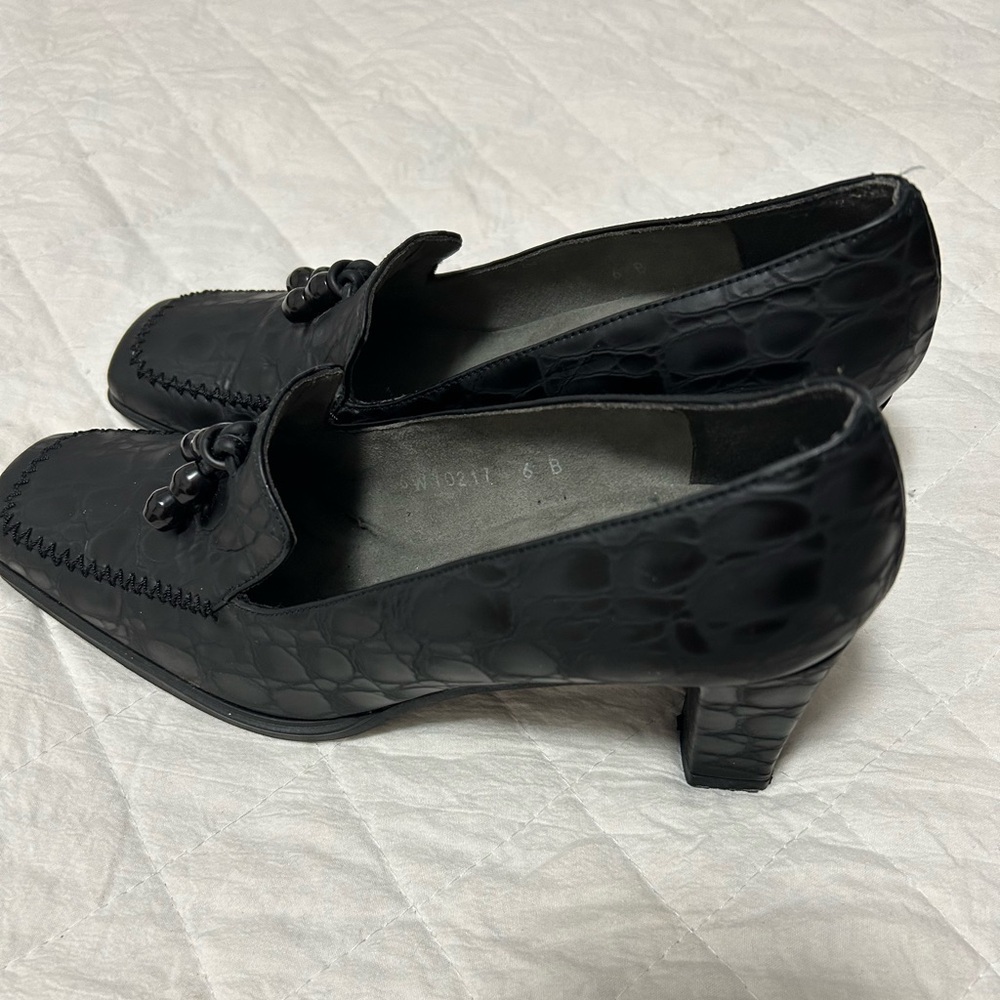 Stuart Weitzman black moccasins heel loafers. 6W70217 size 6B - Picture 4 of 7